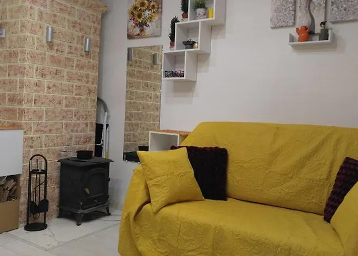 Frendly Flat Free Wifi & Parking Kitchen Equipment Cosy דירה *