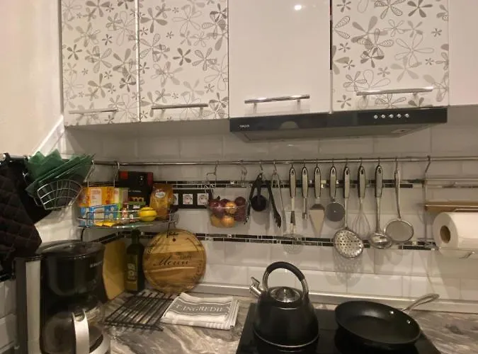 Frendly Flat Free Wifi & Parking Kitchen Equipment Cosy アパート *