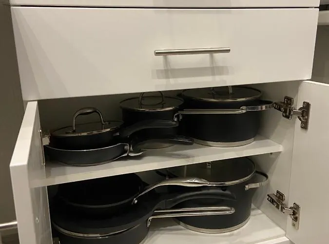 Frendly Flat Free Wifi & Parking Kitchen Equipment Cosy דירה